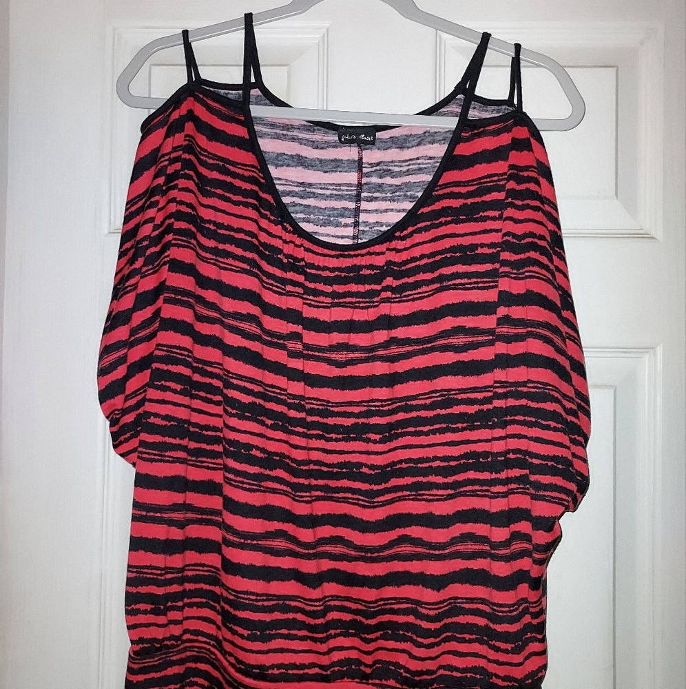 Julie's closet cold shoulder top size XL